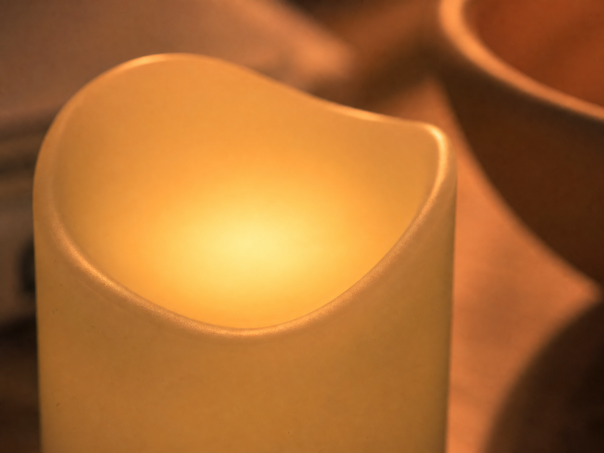 Flameless Candle Trio detail and what's inside